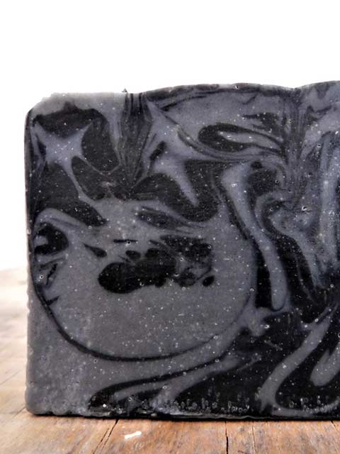 Savon à l'épinette noire et charbon - Herboréal